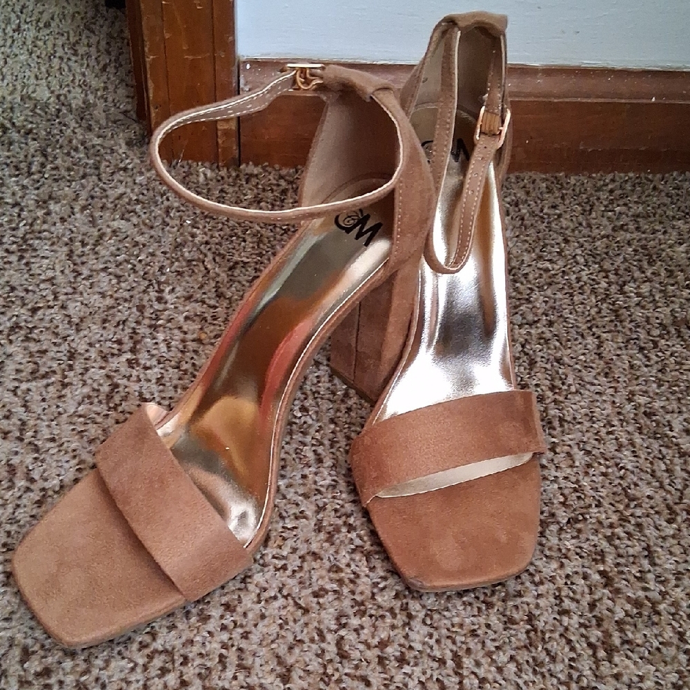 C&M Elegant Tan Women's Heels